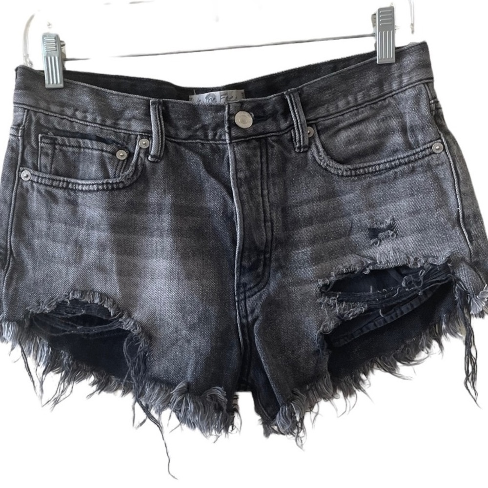 💛💛 4/$25 We The Free Faded Black Cotton Factory Distressed Denim Shorts/ sz 27